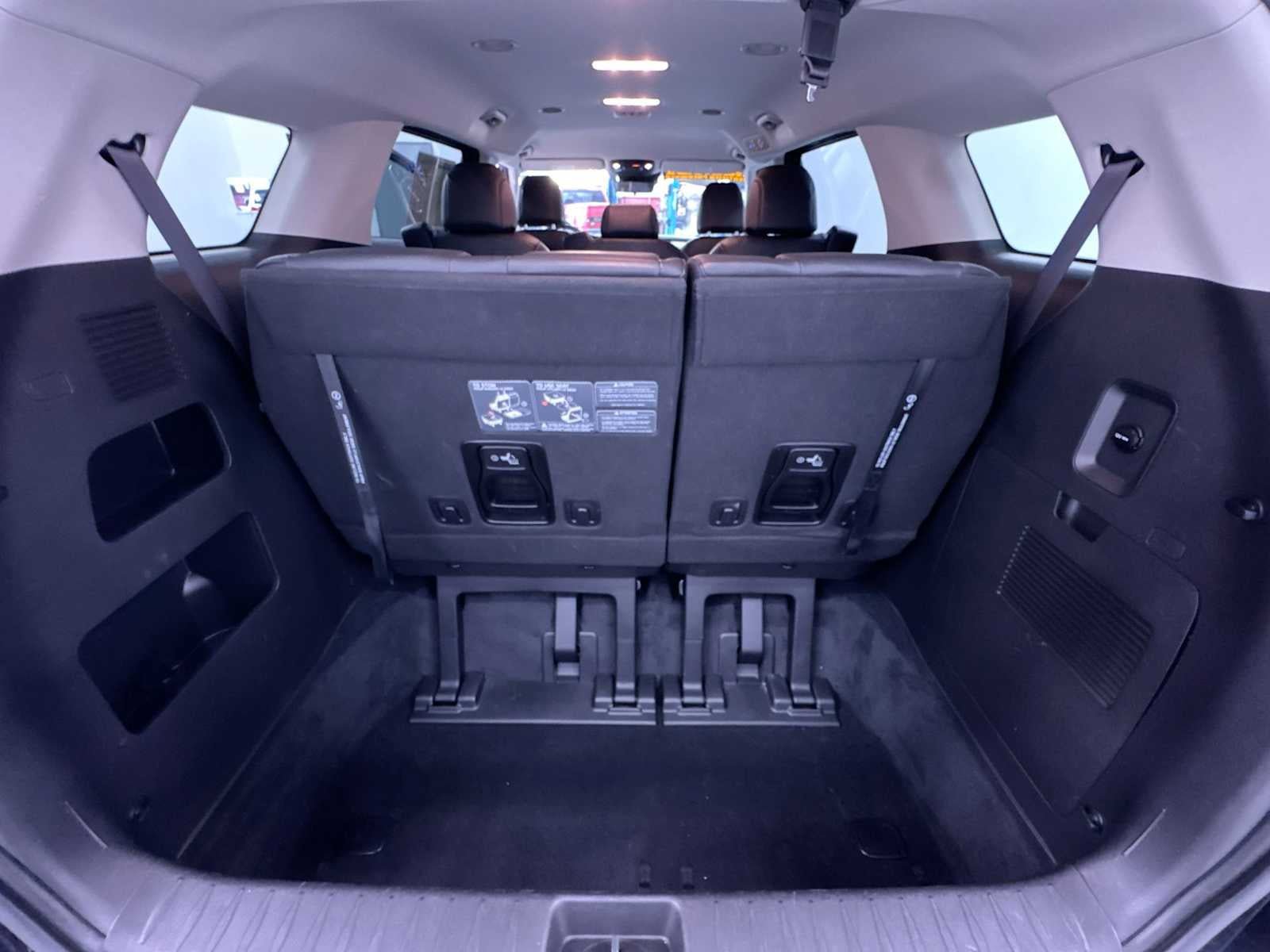 Used 2023 Kia Carnival LX FWD image 43