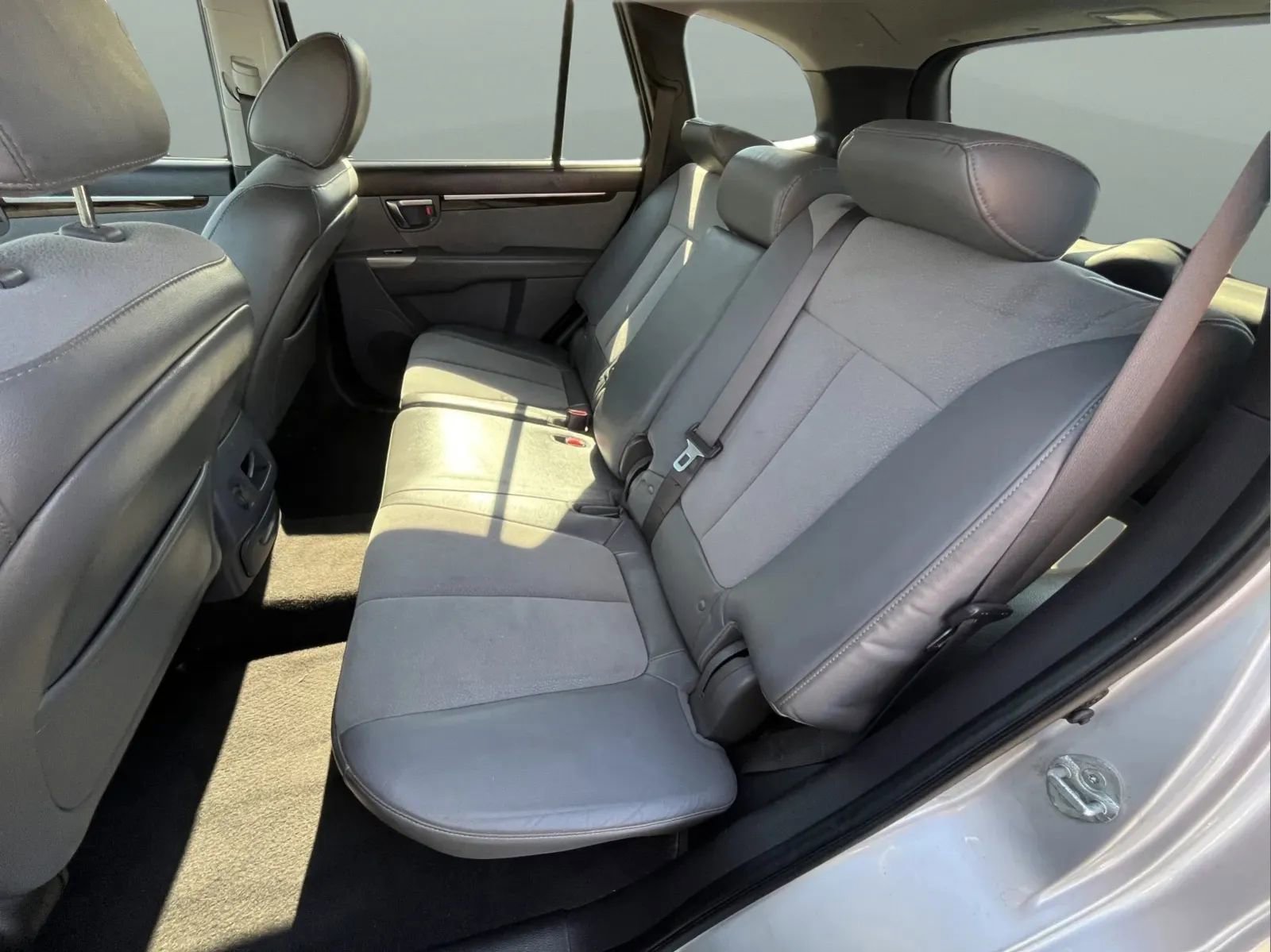 Used 2011 Hyundai Santa Fe SE w/ Premium Pkg 3 FWD image 11