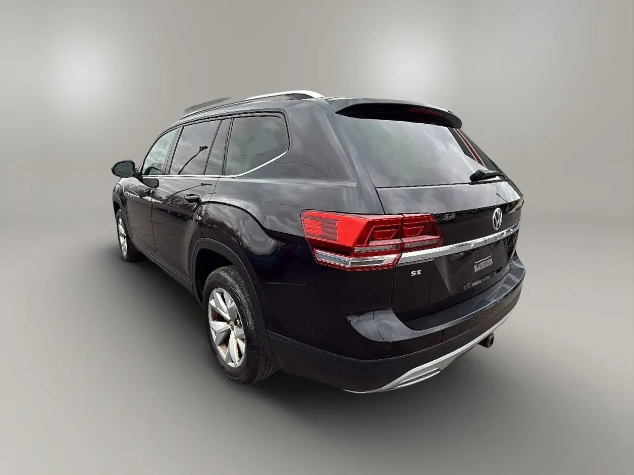Used 2019 Volkswagen Atlas SE w/ Towing Package image 3