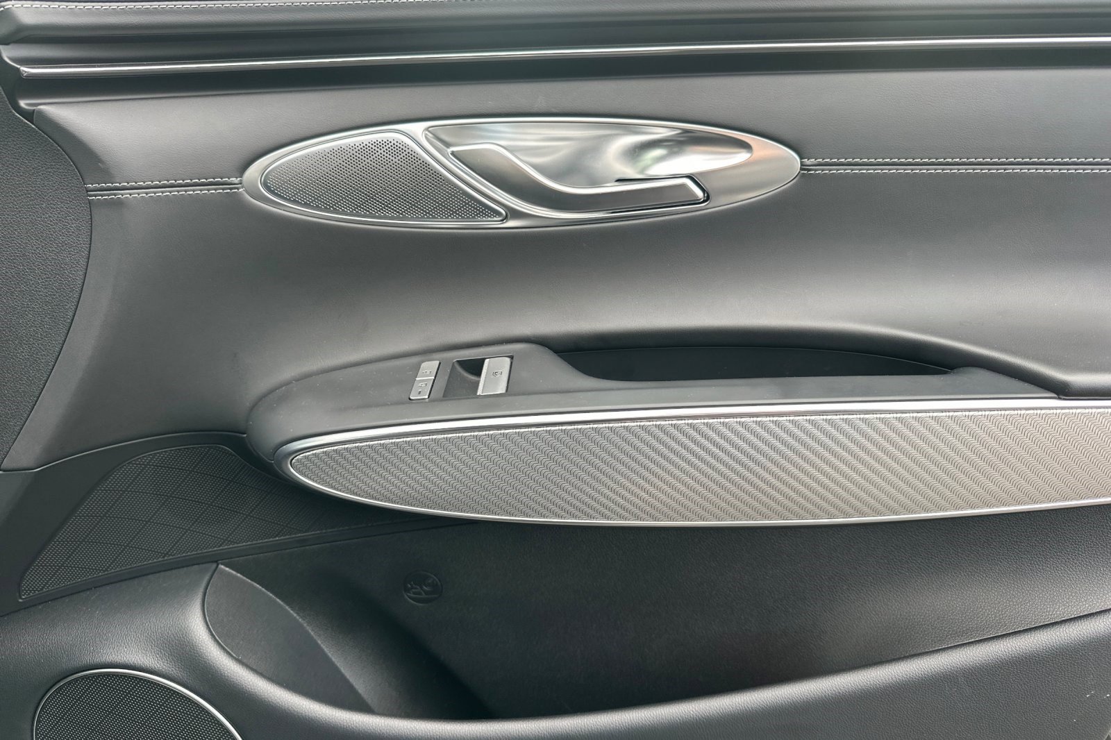 Used 2023 Genesis GV70 2.5T w/ Sport Prestige Package image 22