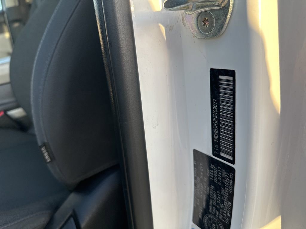 Used 2022 Kia Carnival LX image 20