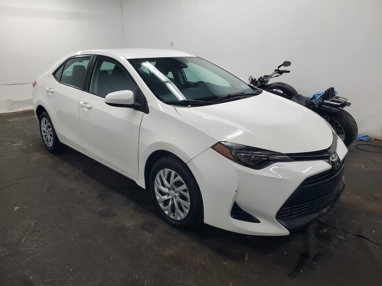 Used 2019 Toyota Corolla LE image 3