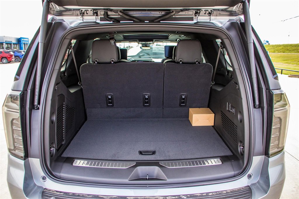 New 2026 Chevrolet Suburban Premier image 8