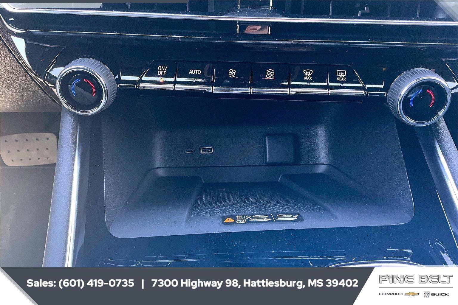 New 2026 Chevrolet Traverse LT w/ Sun and Wheel Package FWD image 24