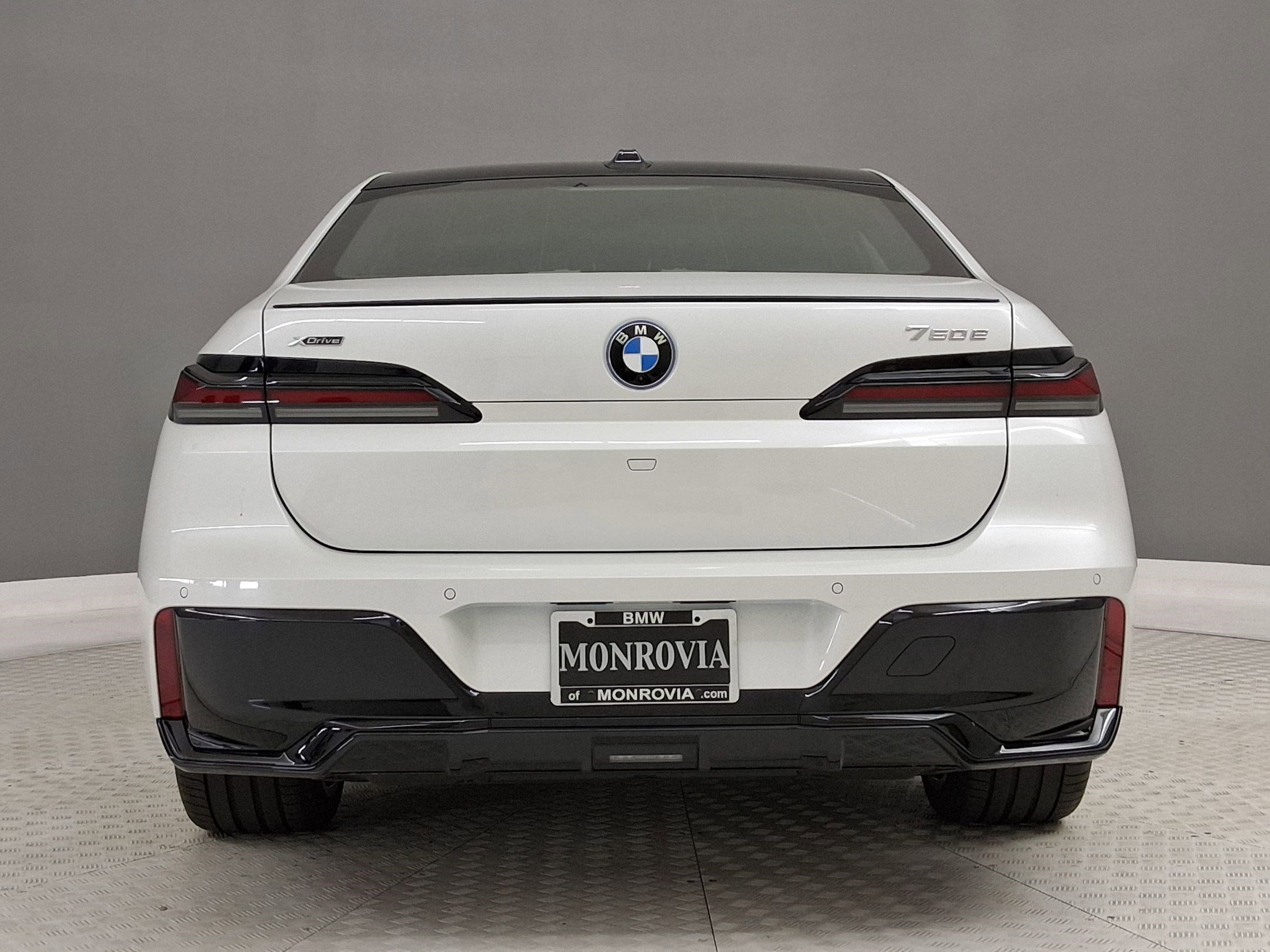 New 2026 BMW 750e xDrive w/ Premium Package AWD/4WD image 8
