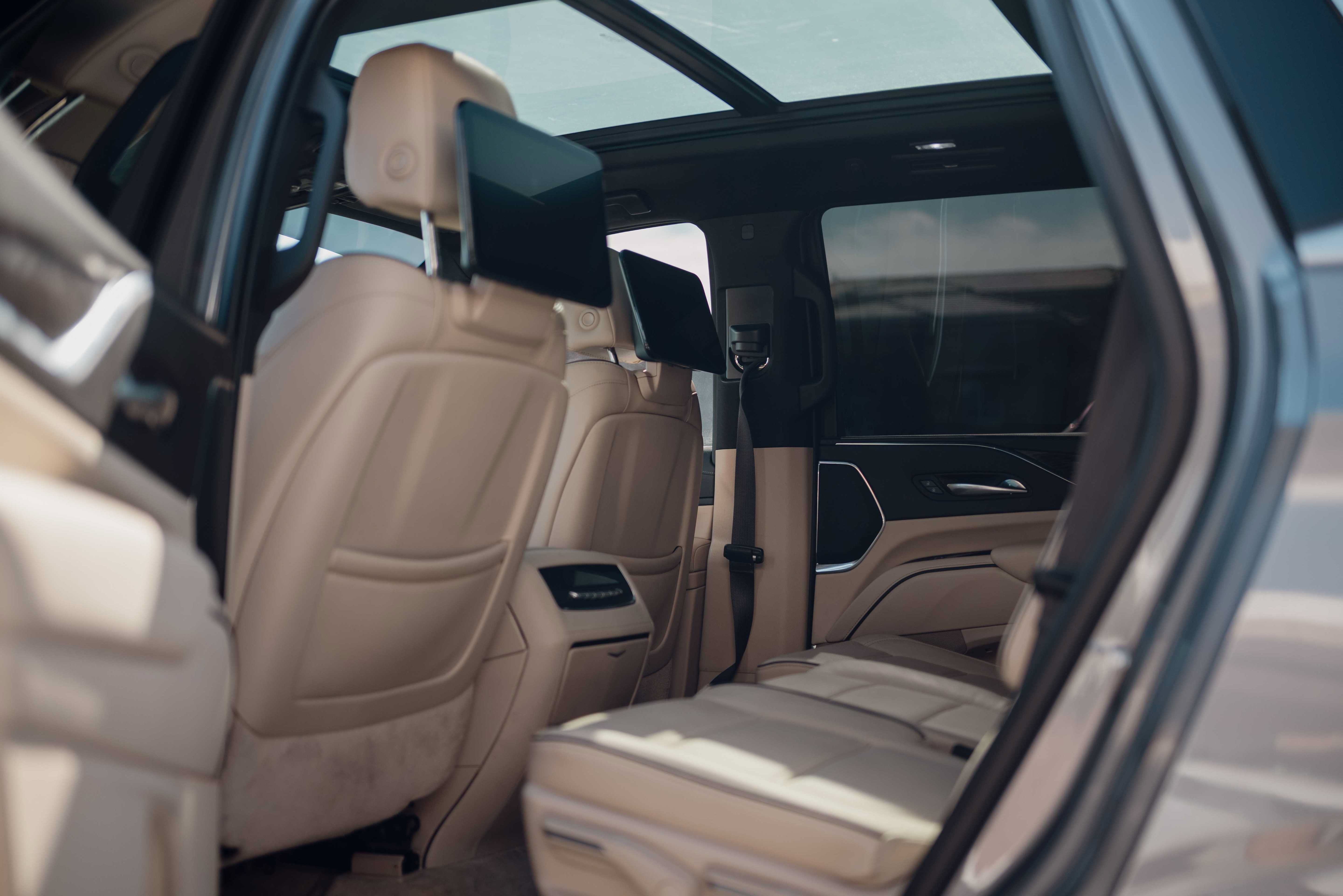 Used 2021 Cadillac Escalade Premium Luxury w/ Performance Package AWD/4WD image 10