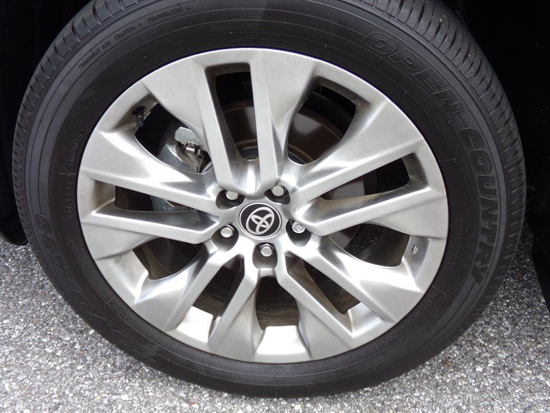 Used 2025 Toyota RAV4 XLE Premium w/ Weather Package FWD image 17