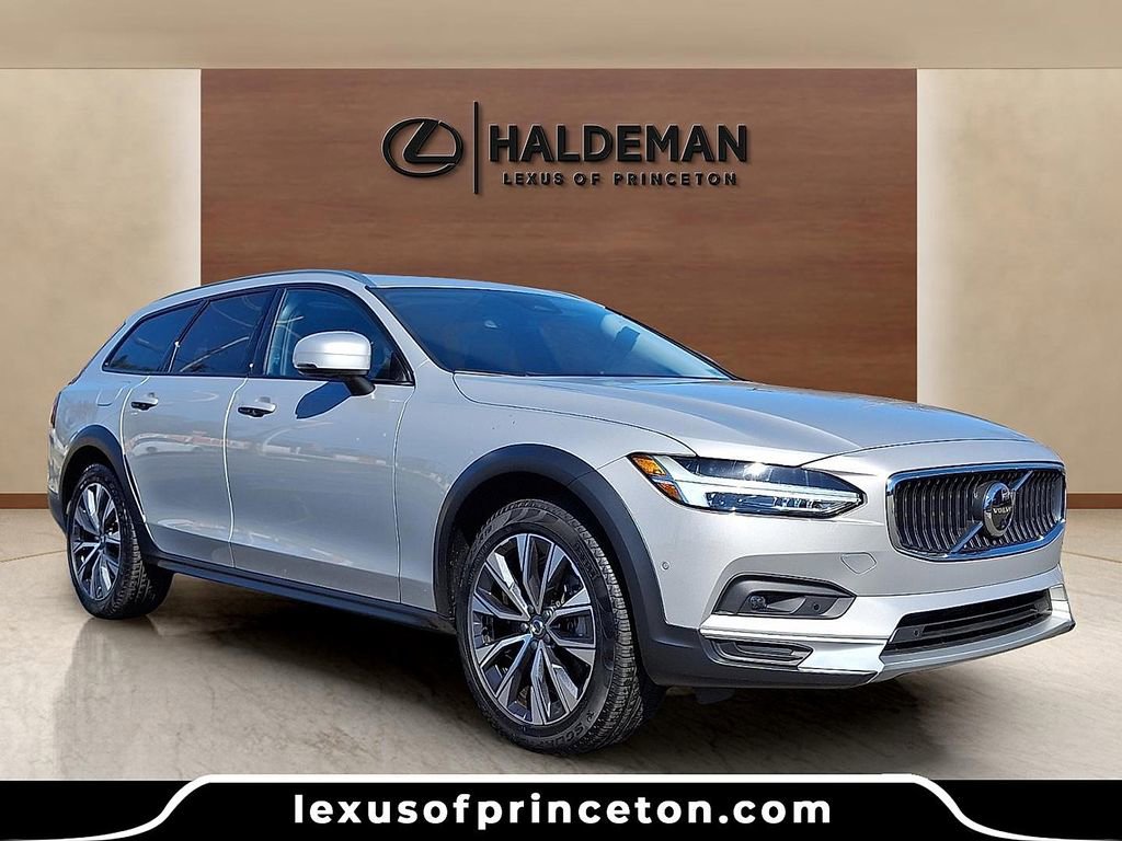 Used 2025 Volvo V90 B6 Cross Country Plus w/ Protection Package Premier video 2