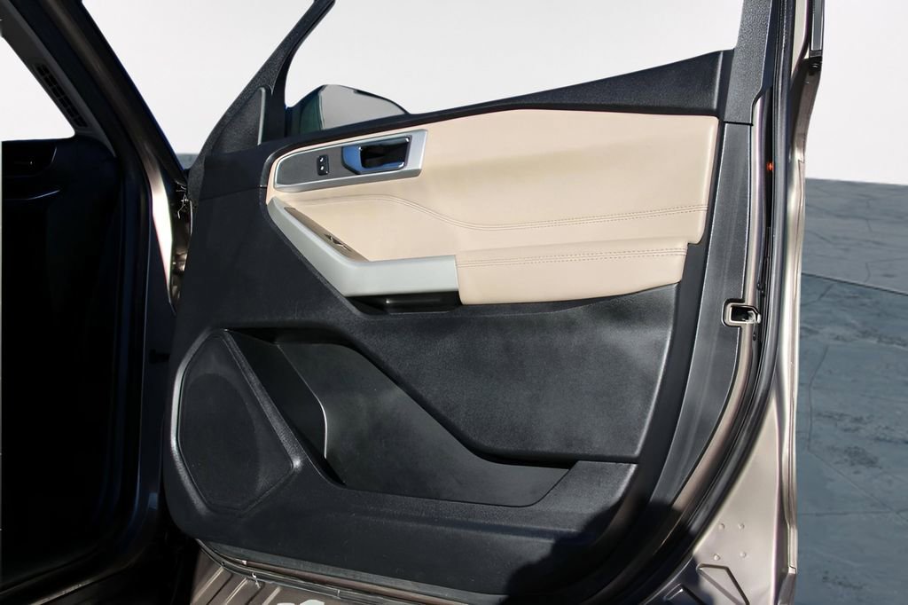 Used 2021 Ford Explorer XLT w/ Equipment Group 202A image 27