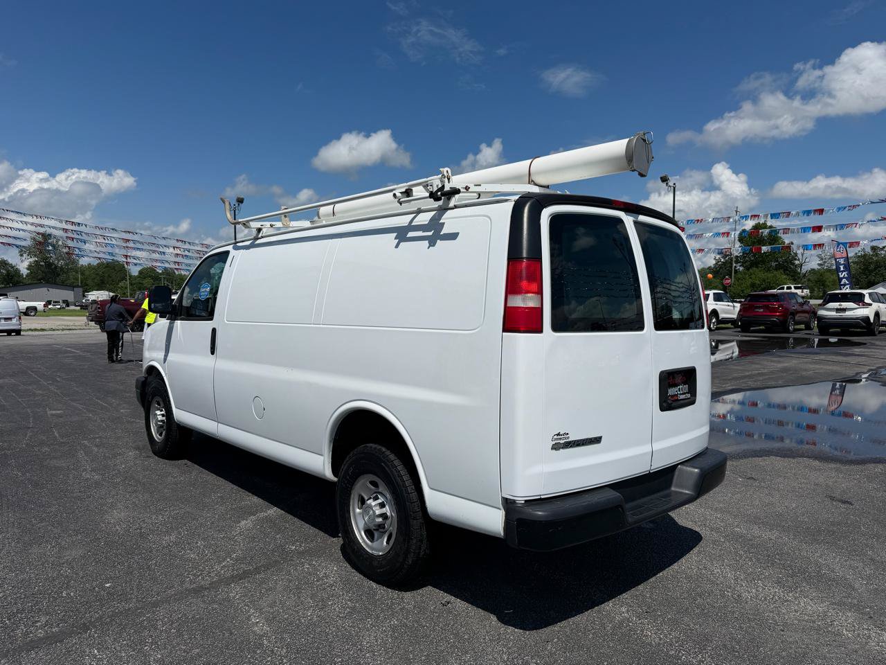 Used 2018 Chevrolet Express 2500 w/ Driver Convenience Package RWD image 8