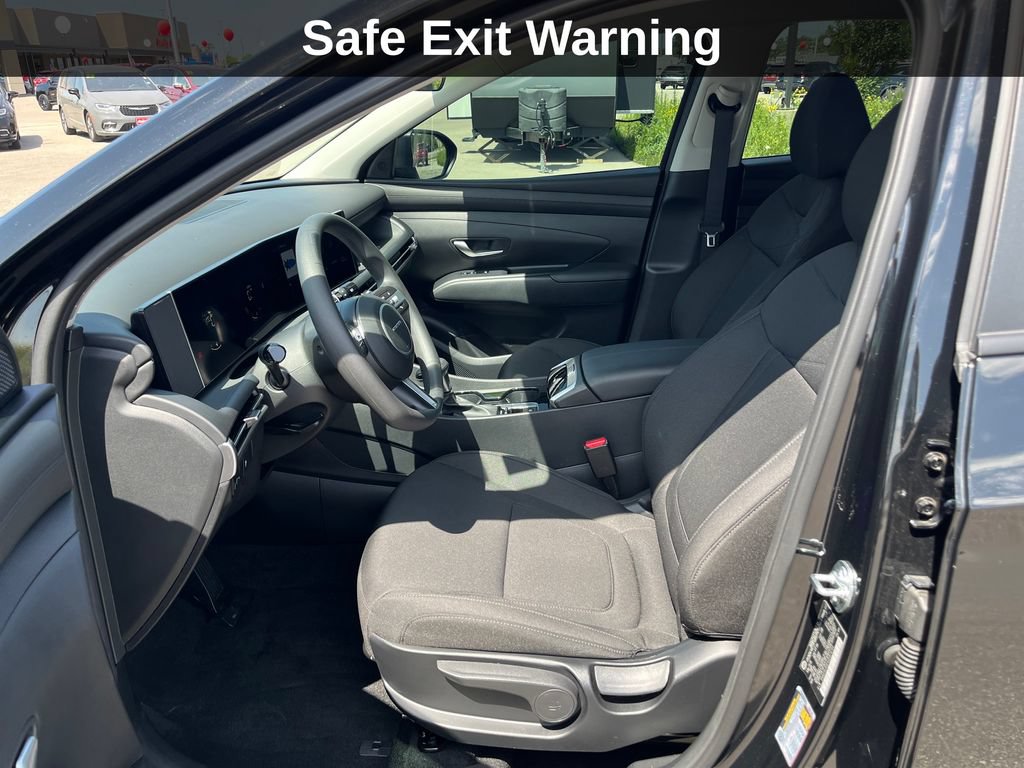 Used 2025 Hyundai Tucson SE FWD image 12