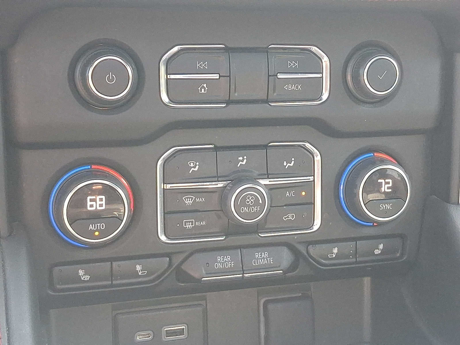 Used 2023 Chevrolet Suburban RST AWD/4WD image 16