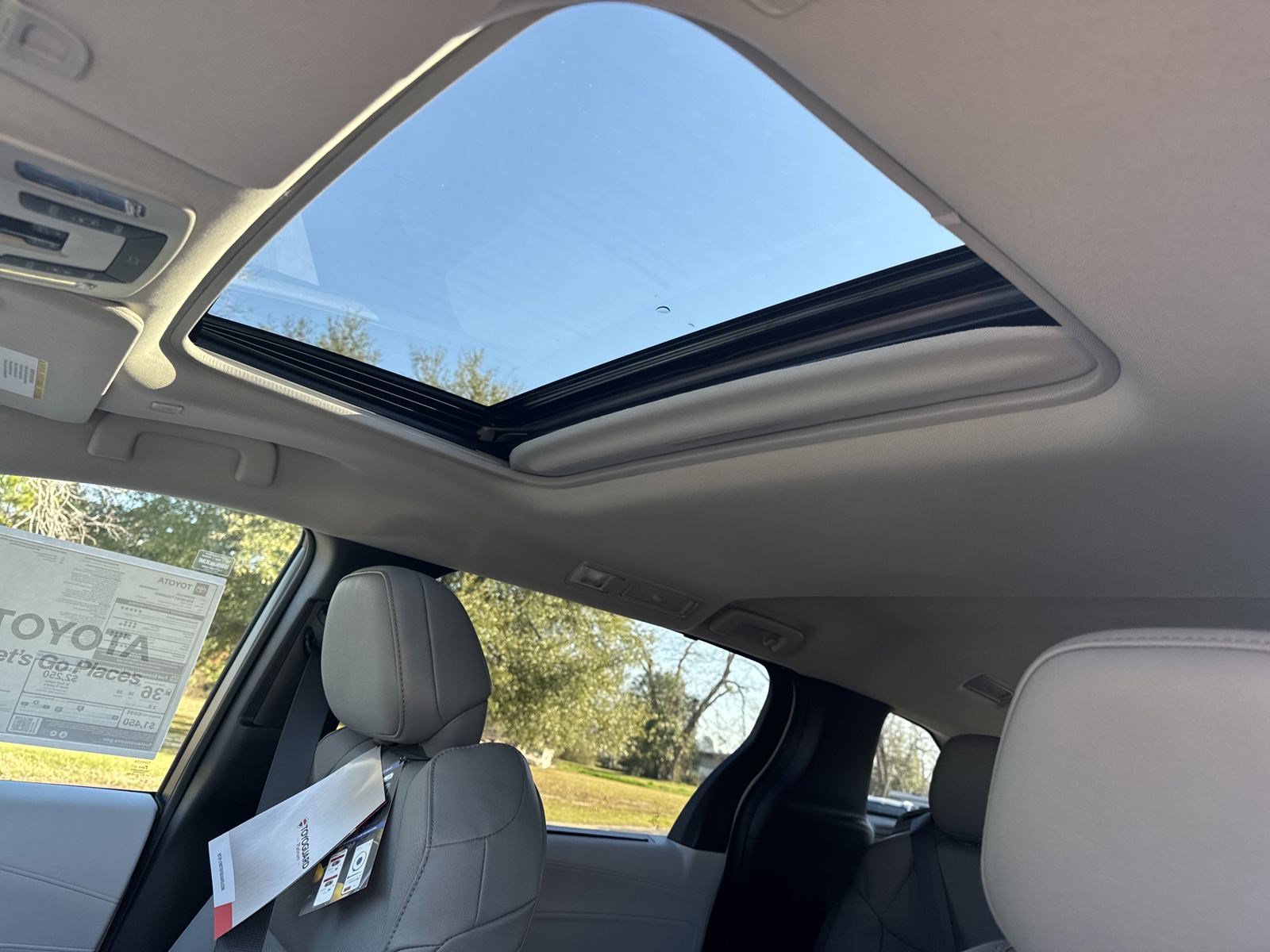 New 2025 Toyota Sienna XLE FWD image 16