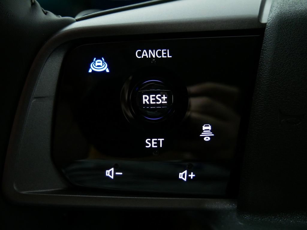 Used 2025 Nissan Murano SV AWD/4WD image 25