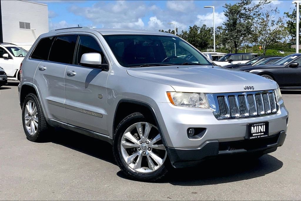 Used 2011 Jeep Grand Cherokee 70th Anniversary RWD image 28