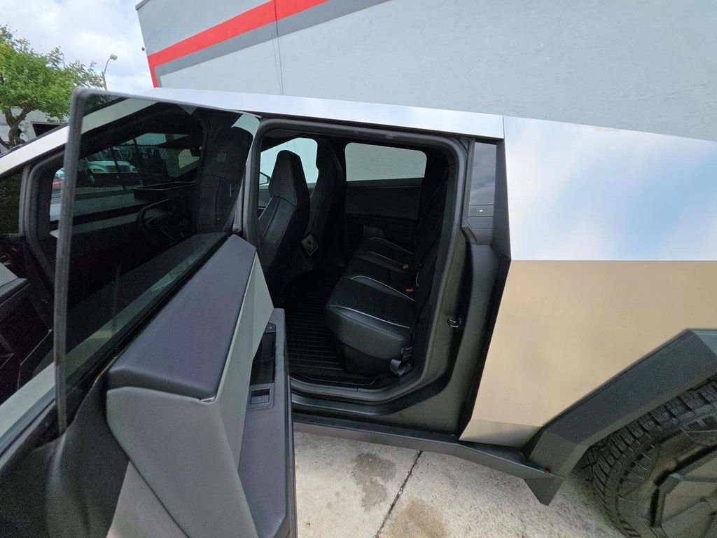 Used 2024 Tesla Cybertruck AWD Crew Cab image 6