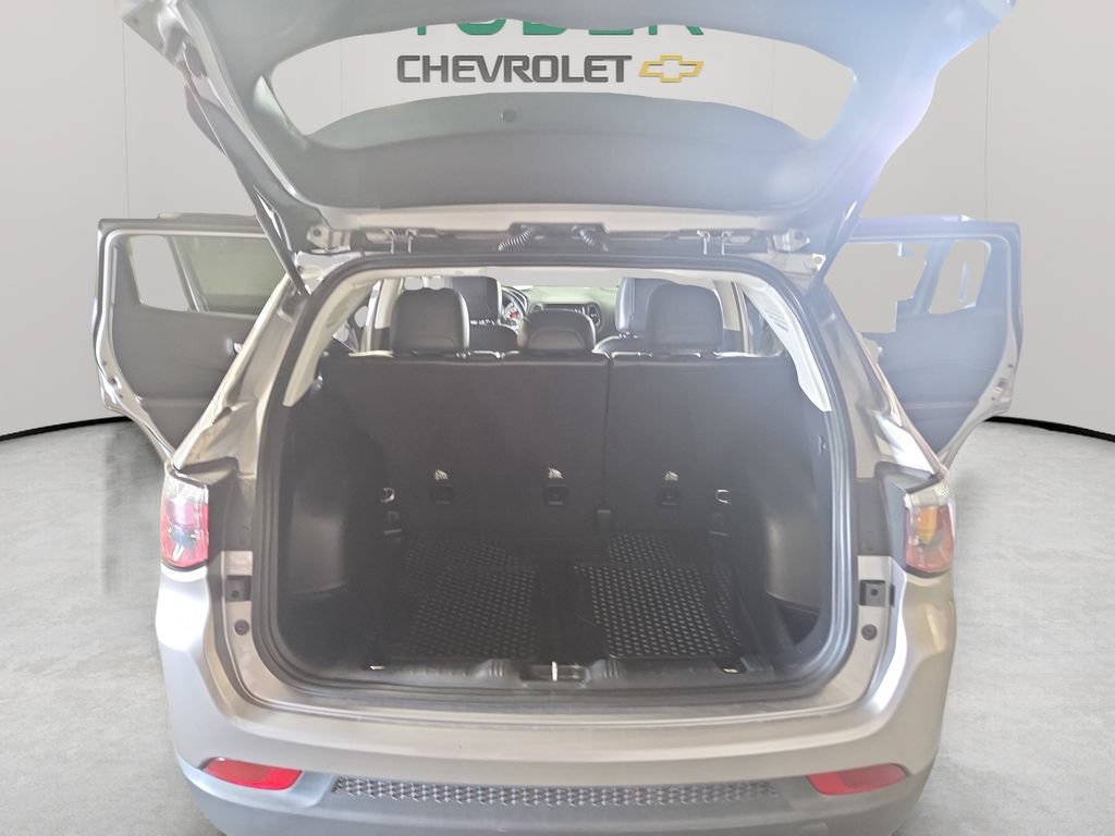 Used 2018 Jeep Compass Latitude w/ Cold Weather Group AWD/4WD image 41