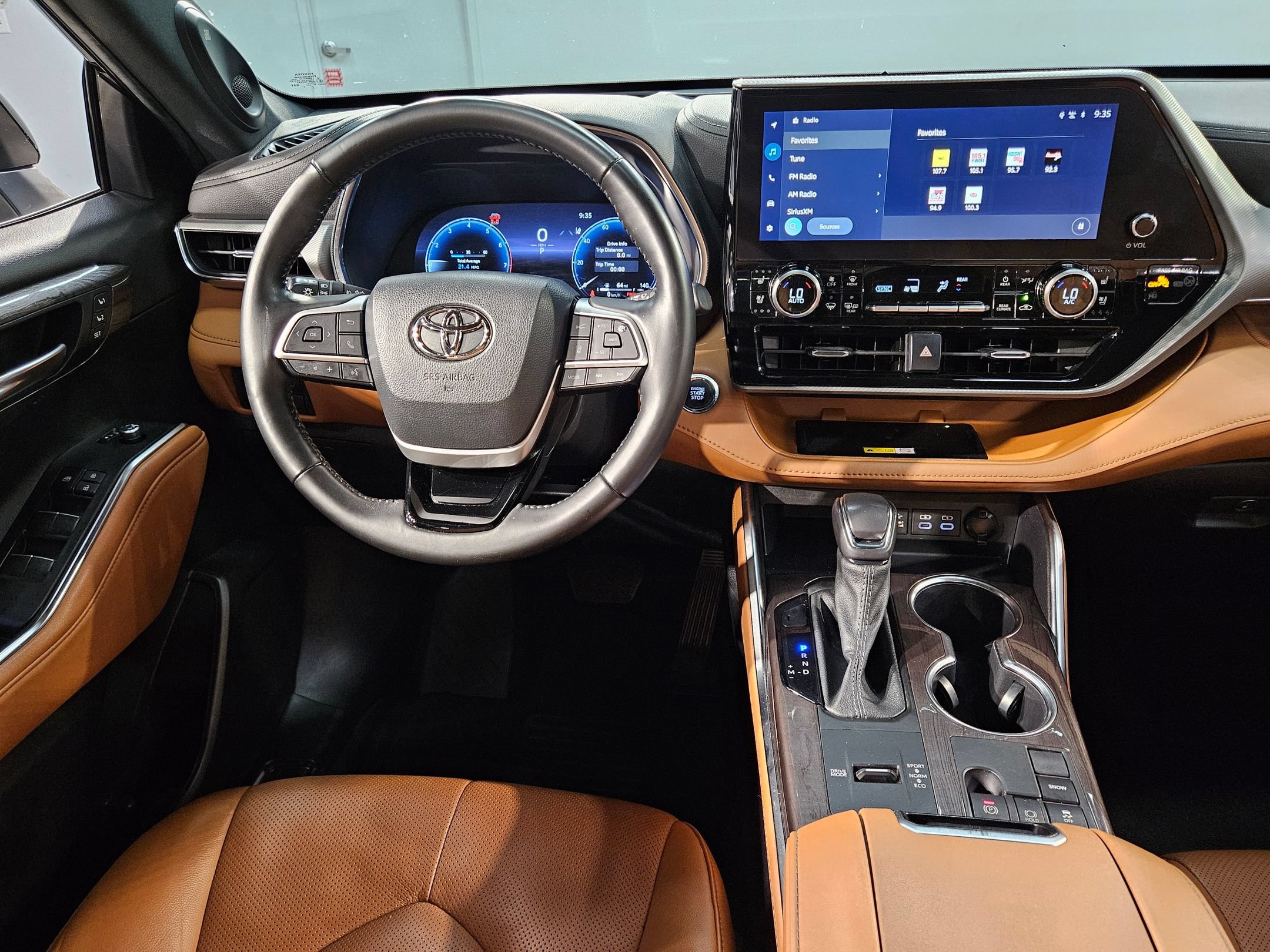 Used 2023 Toyota Highlander Platinum FWD image 9