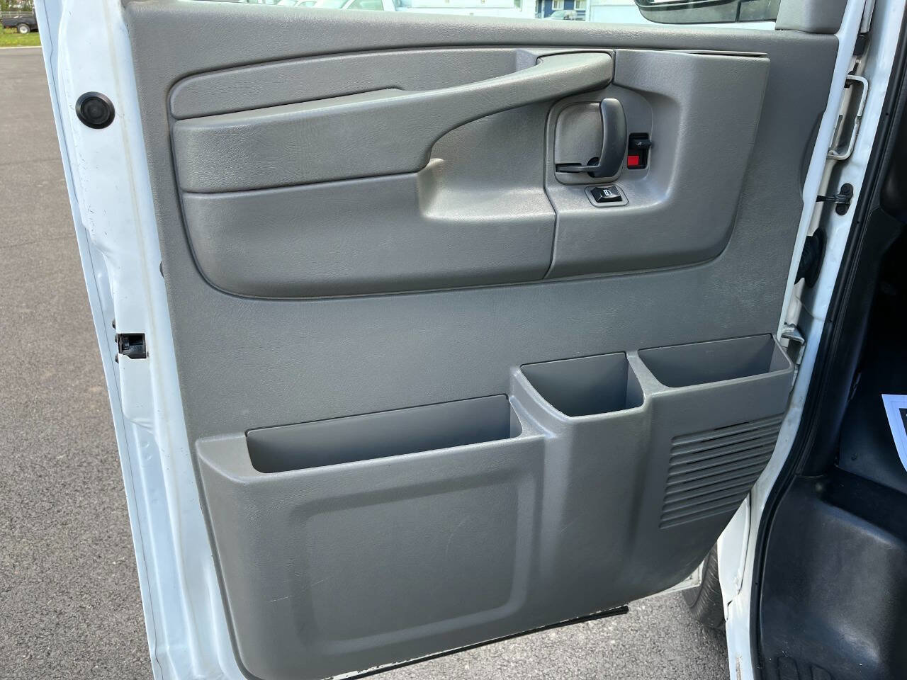 Used 2014 Chevrolet Express 2500 RWD image 9