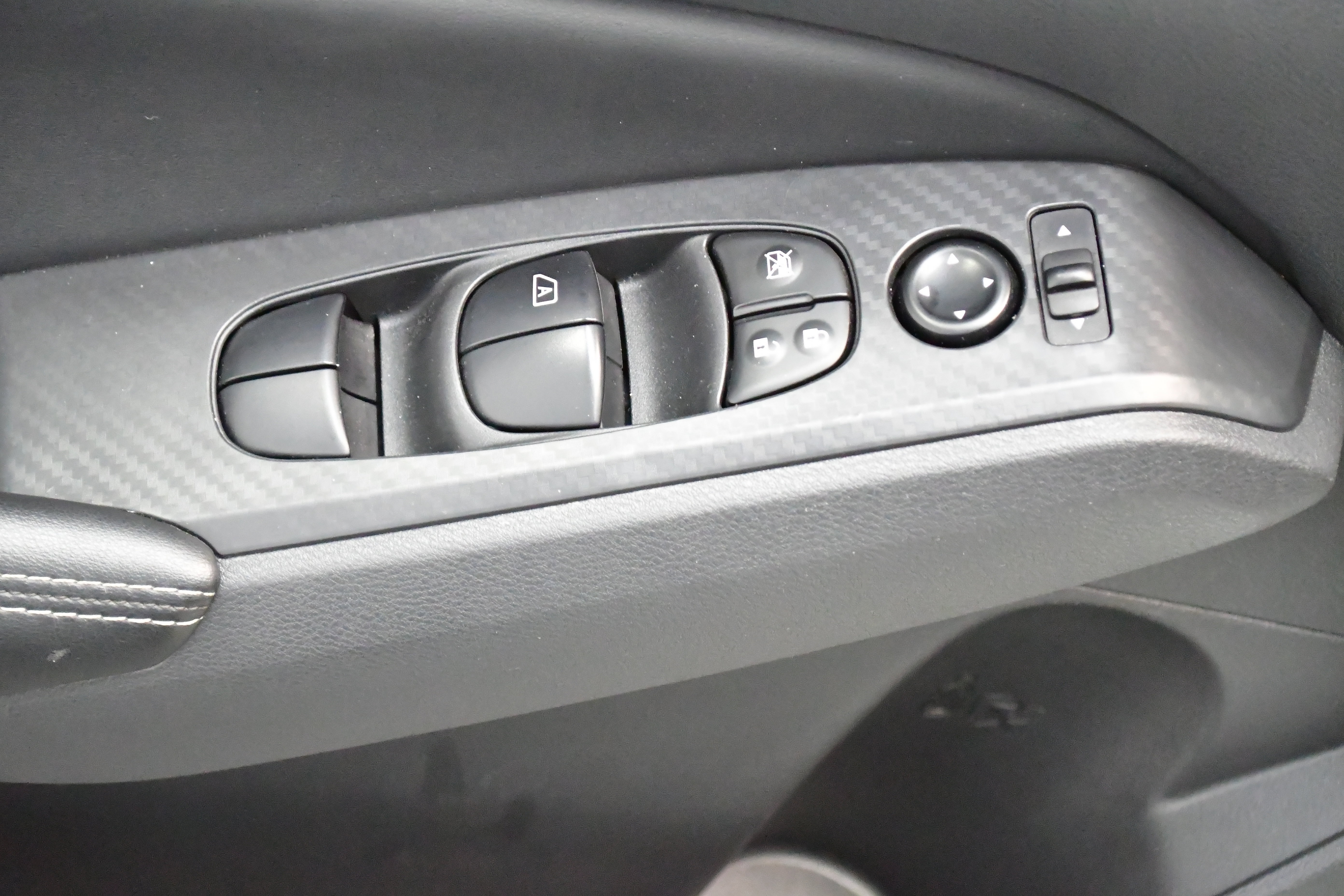 Used 2025 Nissan Altima 2.5 SV FWD image 15
