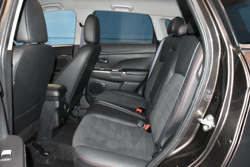 Used 2023 Mitsubishi Outlander Sport SE AWD/4WD image 19