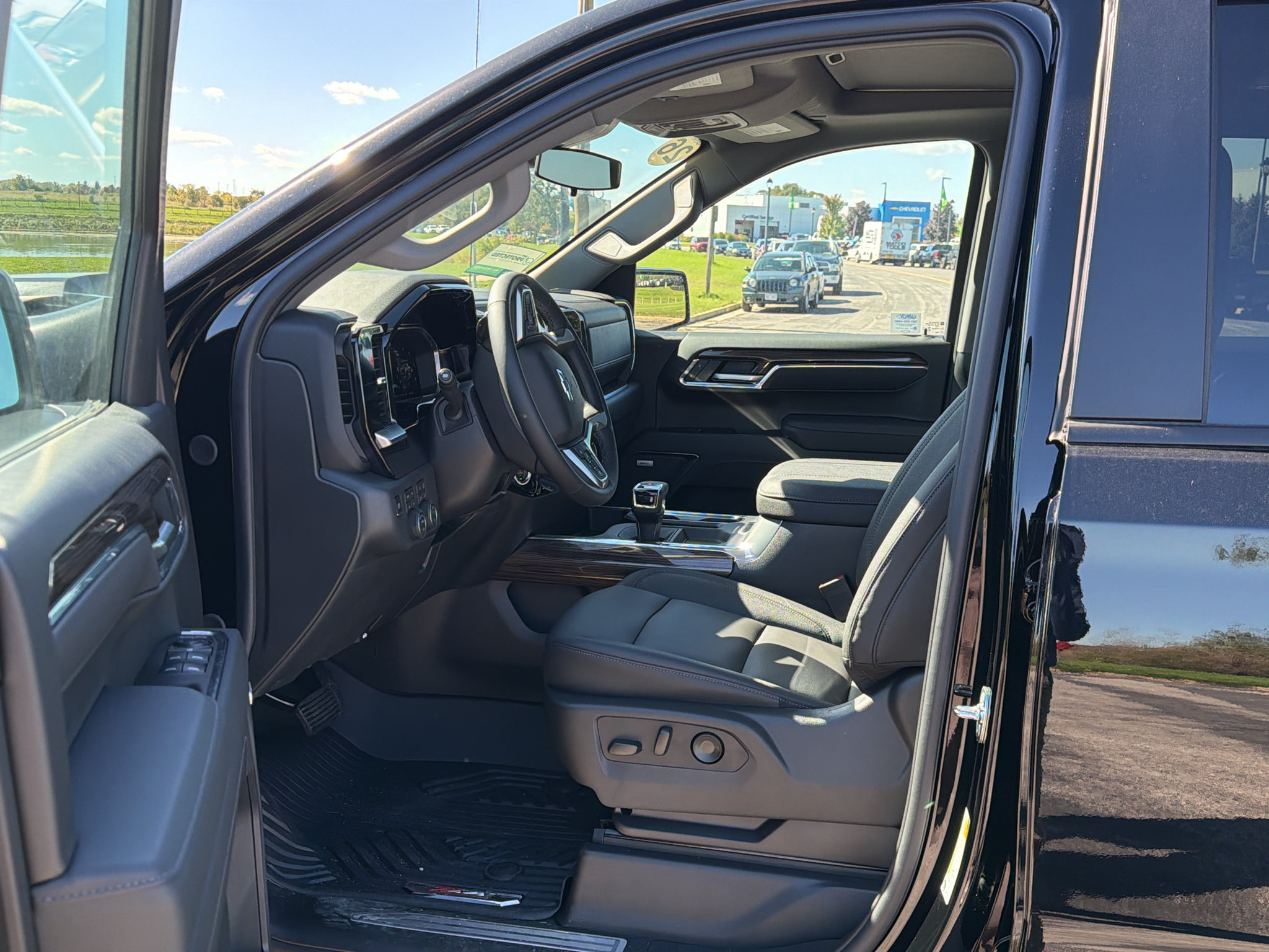 New 2026 Chevrolet Silverado 1500 LT Trail Boss w/ LT Trail Boss Premium Package AWD/4WD image 14
