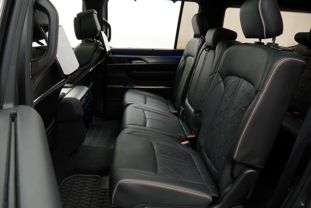 Used 2022 Jeep Grand Wagoneer Series III w/ Rear Seat Video Group 1 AWD/4WD image 12