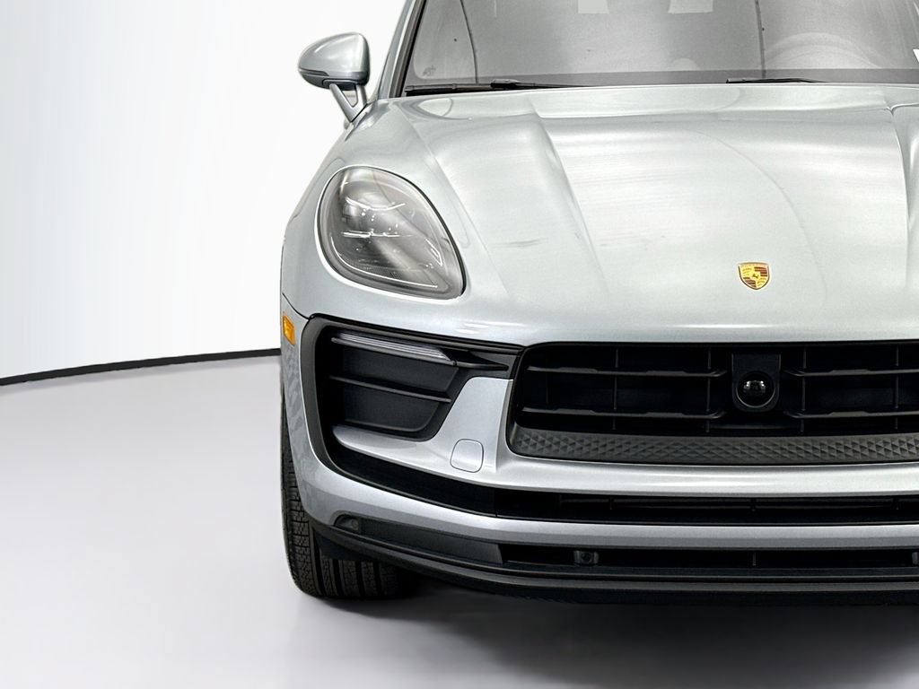 Used 2026 Porsche Macan AWD/4WD image 12