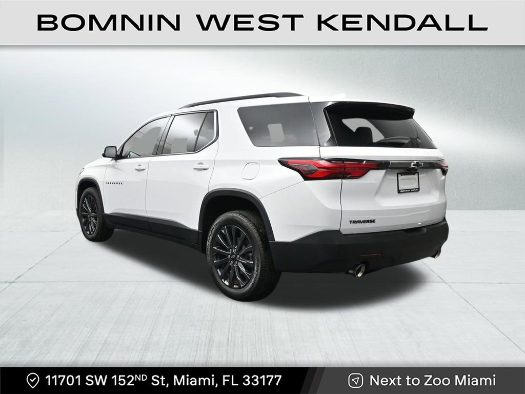 Used 2023 Chevrolet Traverse RS image 3