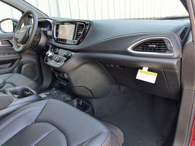 New 2026 Chrysler Pacifica Select FWD image 32