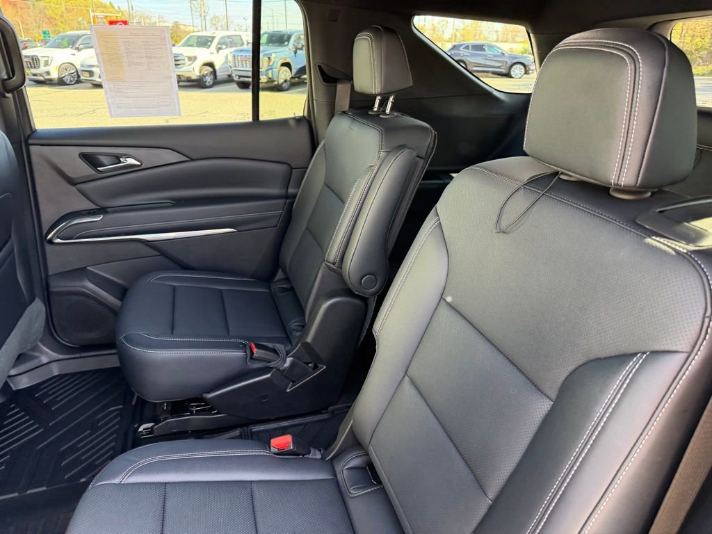 Used 2026 Chevrolet Traverse LT w/ Midnight/Sport Edition AWD/4WD image 23