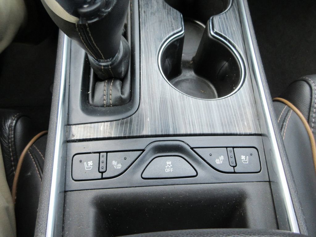 Used 2016 Chevrolet Impala LTZ w/ Enhanced Convenience Package image 28