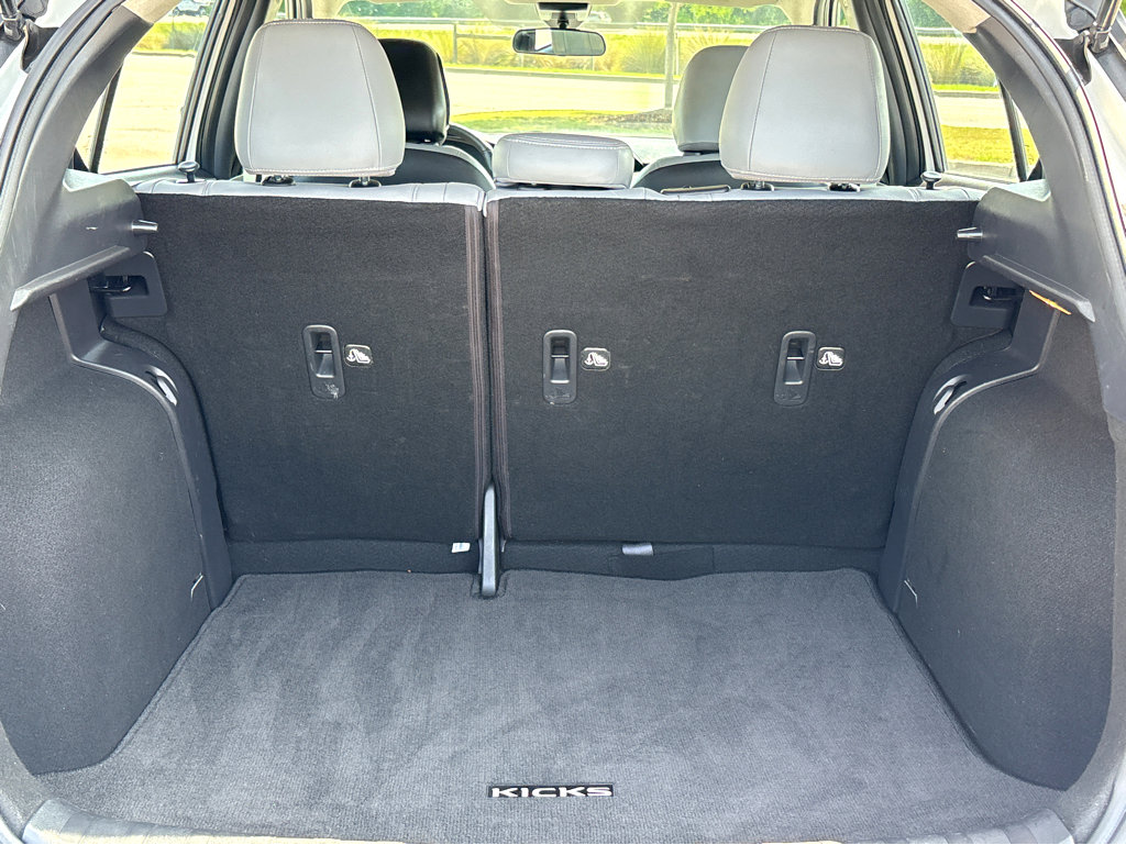 Used 2023 Nissan Kicks SR w/ SR Premium Package FWD image 15