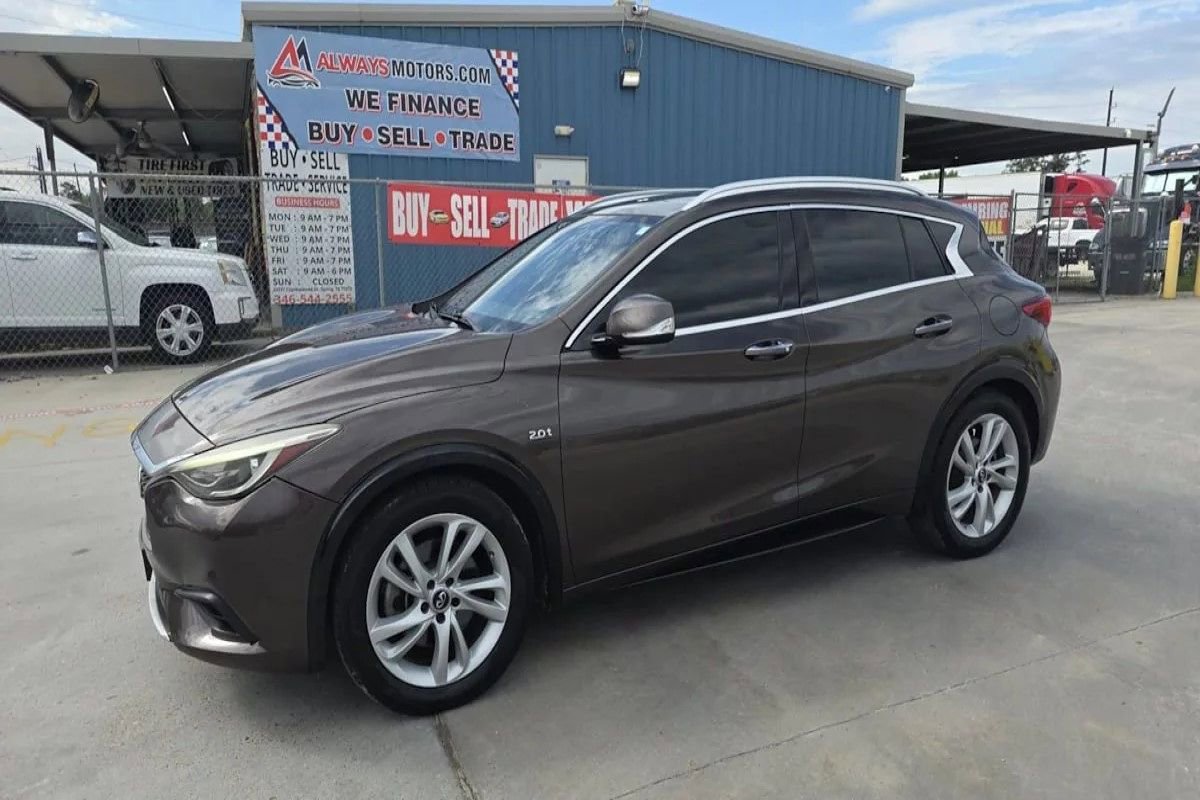 Used 2019 INFINITI QX30 FWD image 1