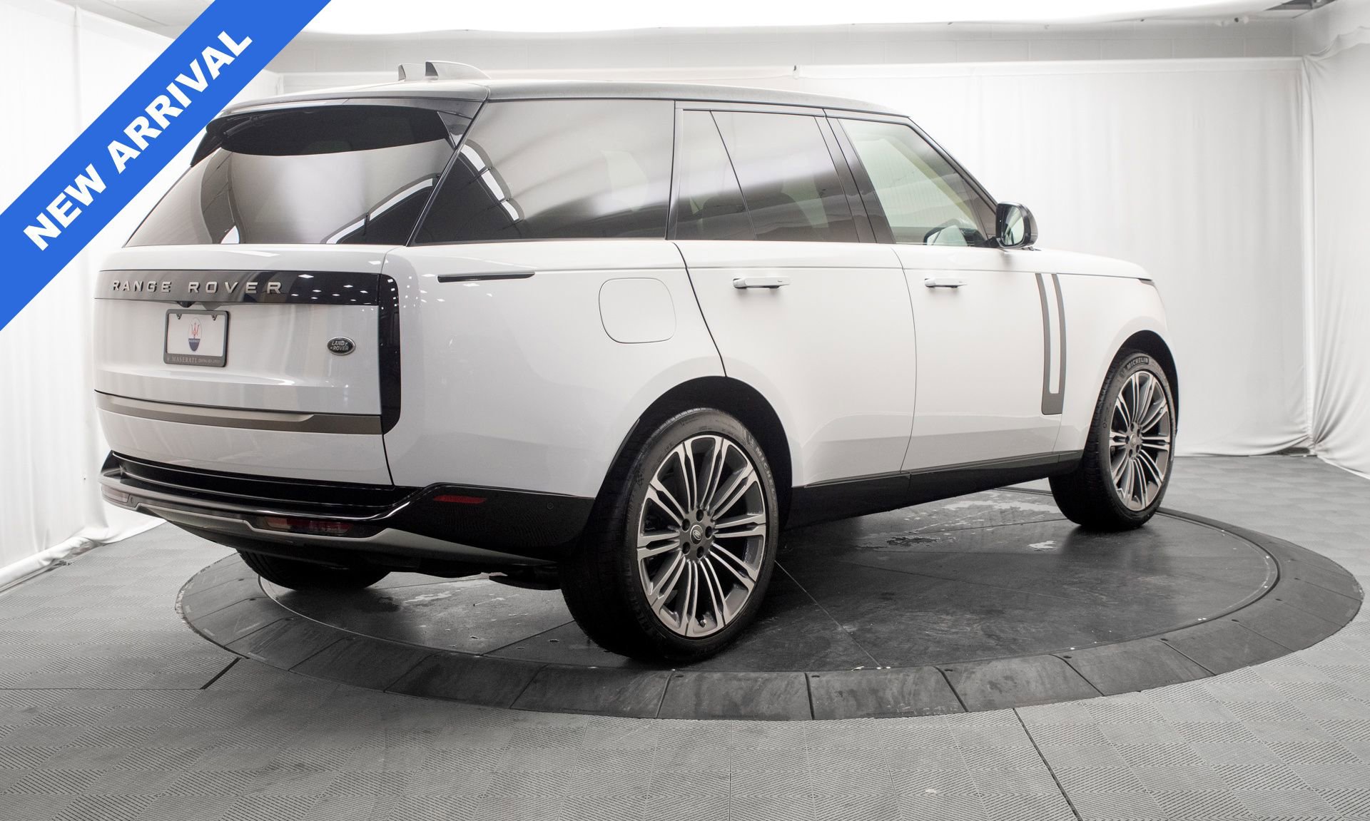 Used 2023 Land Rover Range Rover SE image 3