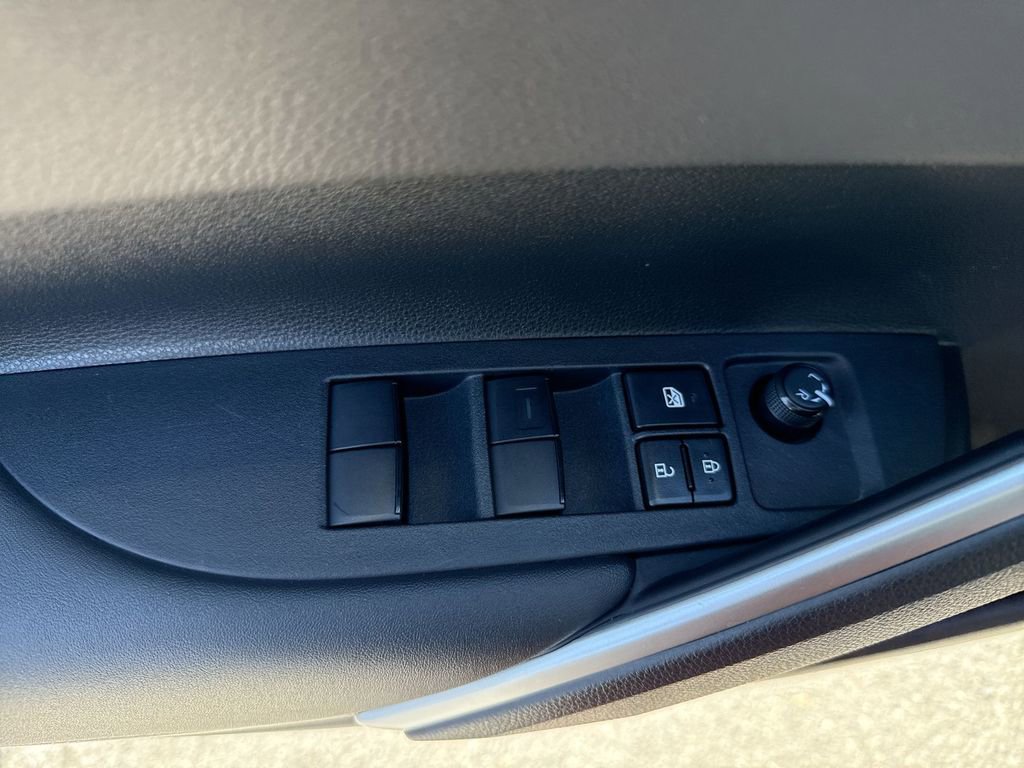 Used 2023 Toyota Corolla Cross XLE image 15