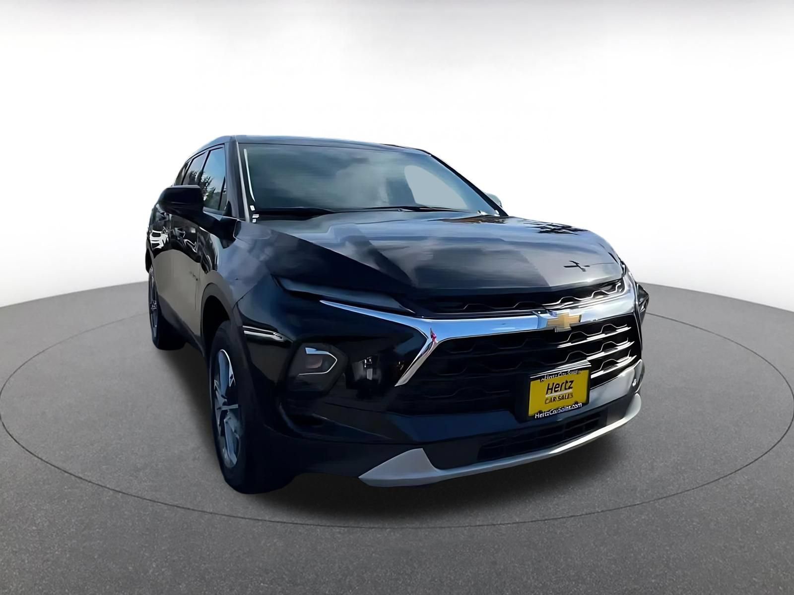 Used 2025 Chevrolet Blazer LT FWD image 3