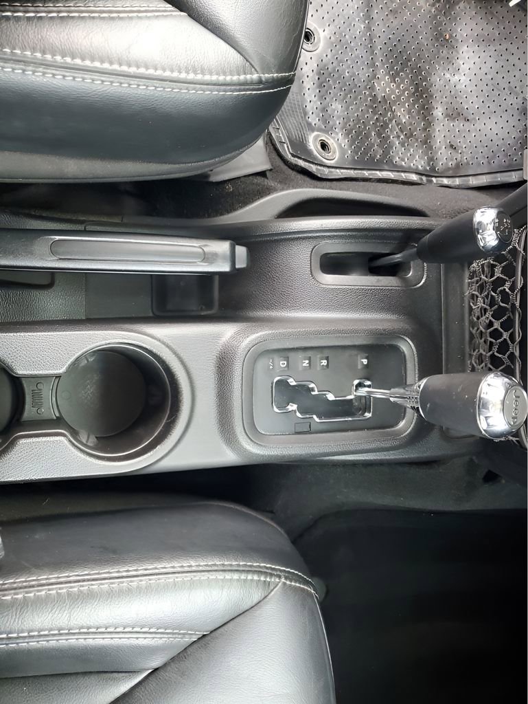 Used 2014 Jeep Wrangler Unlimited Sahara w/ Connectivity Group image 40