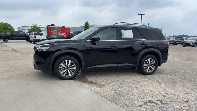 Used 2024 Nissan Pathfinder SL FWD image 5