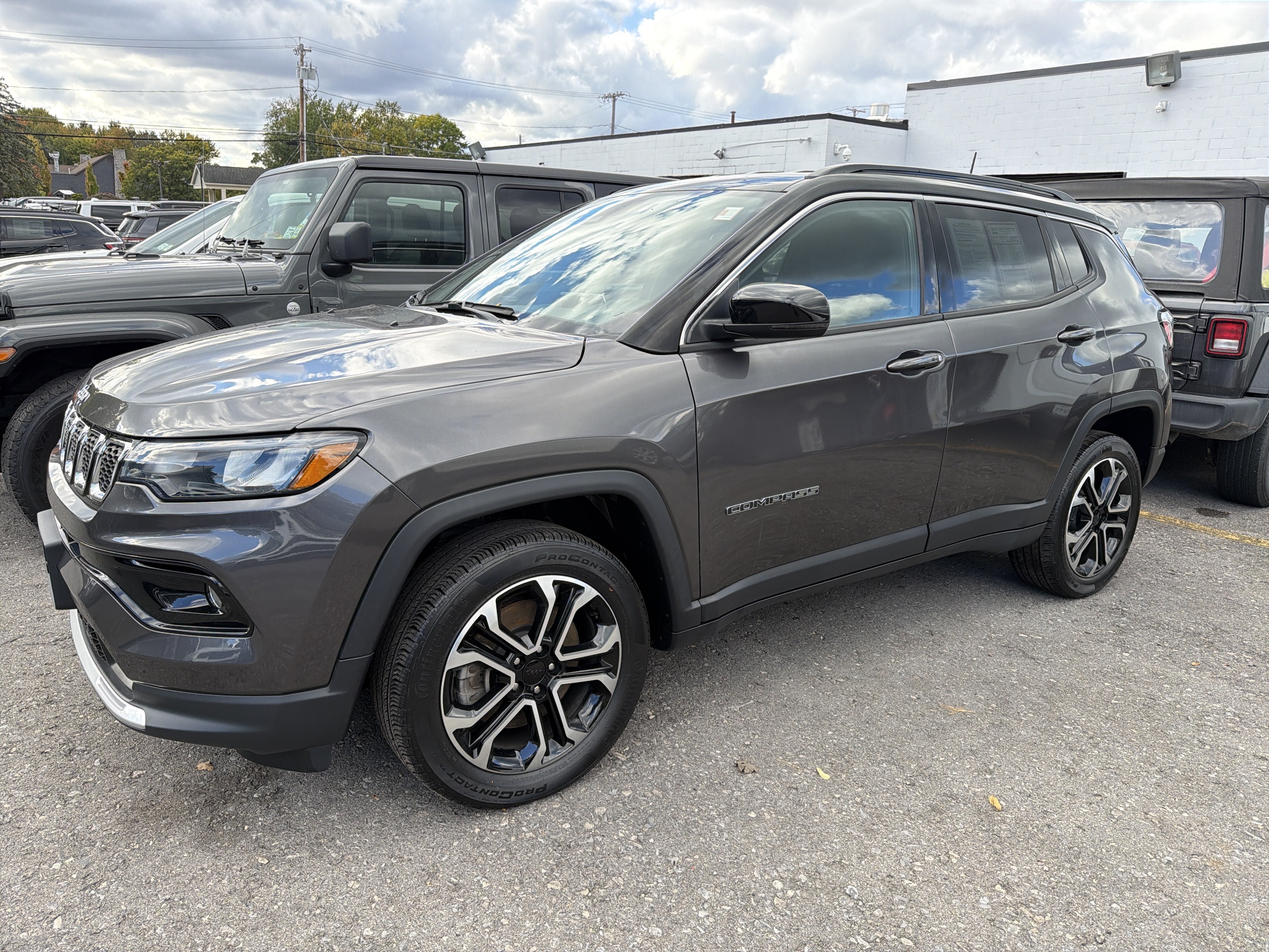 Used 2023 Jeep Compass Limited AWD/4WD image 4