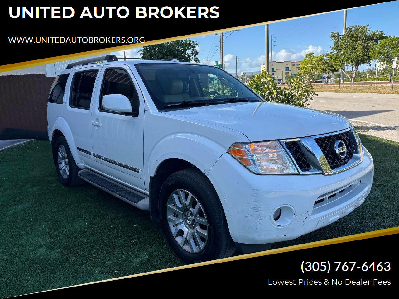Used 2011 Nissan Pathfinder LE w/ Navigation Pkg