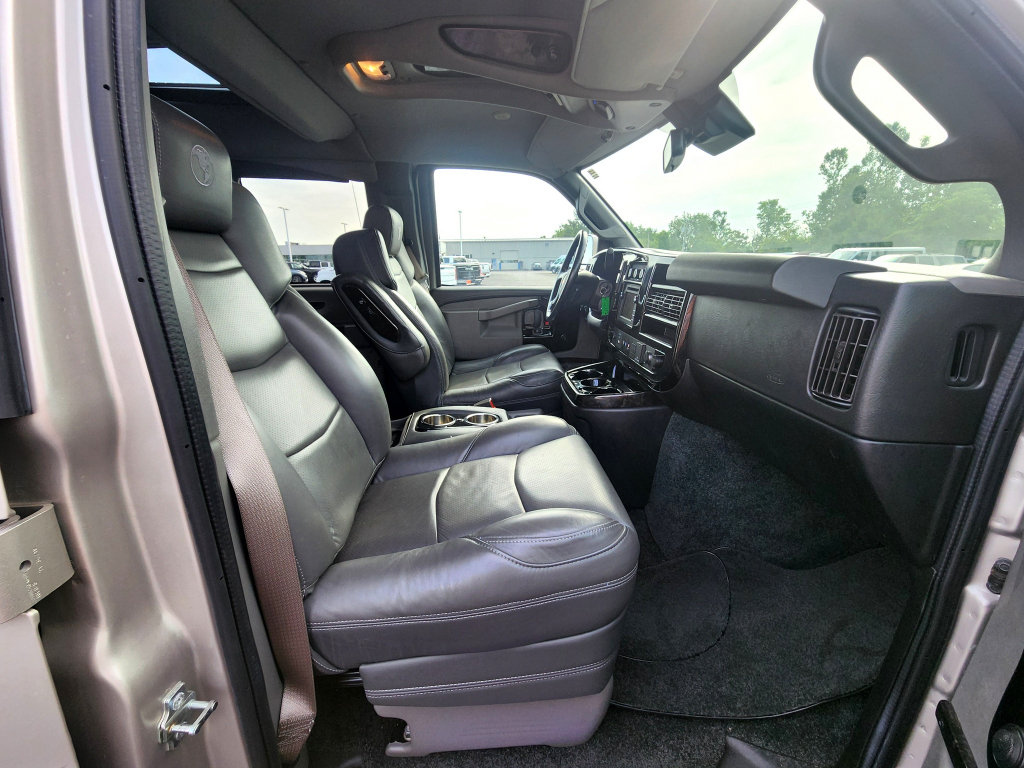 Used 2020 Chevrolet Express 2500 w/ Enhanced Convenience Package RWD image 43