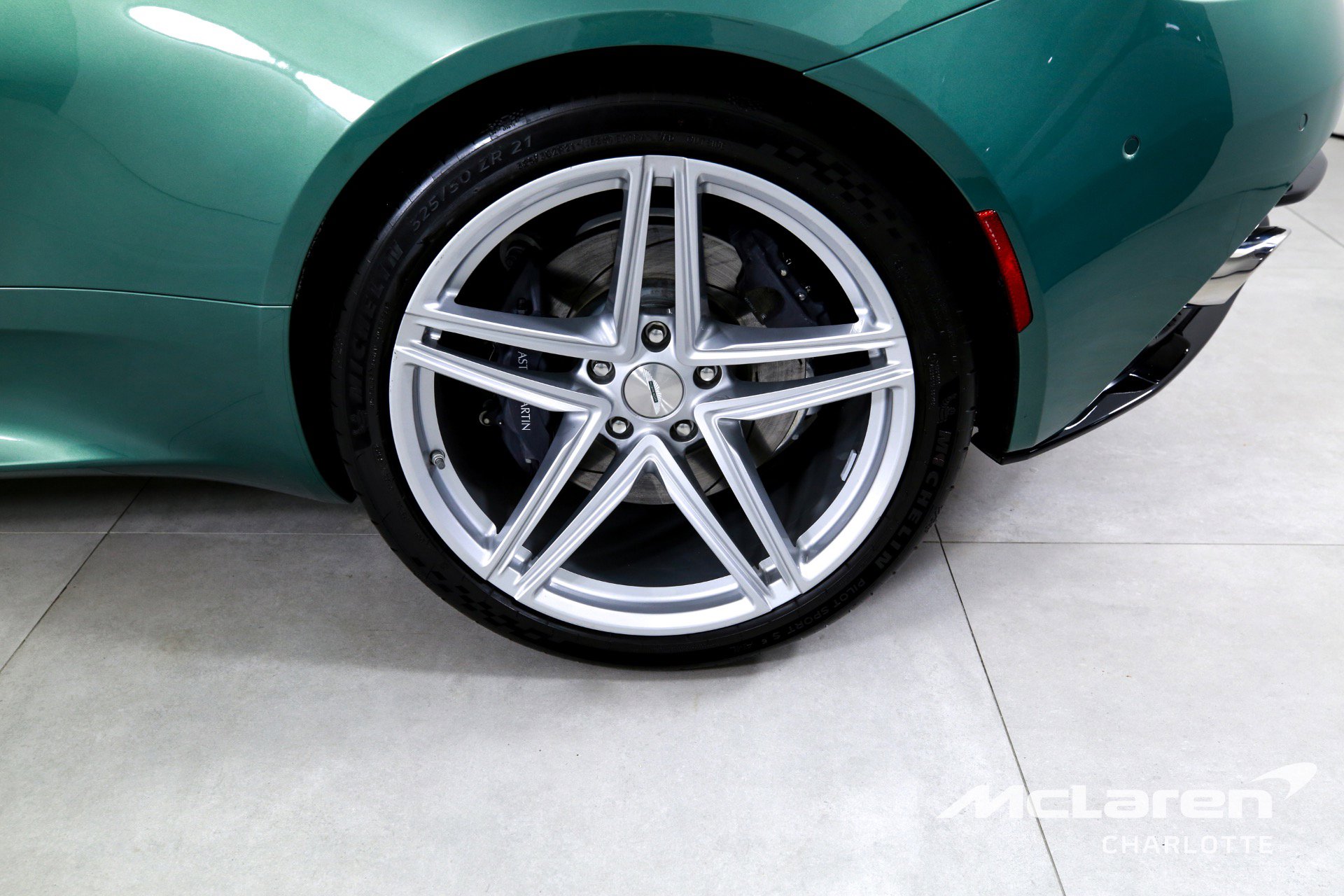 Used 2024 Aston Martin DB12 V8 image 31