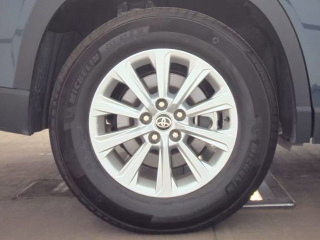 Used 2025 Toyota Grand Highlander AWD image 36