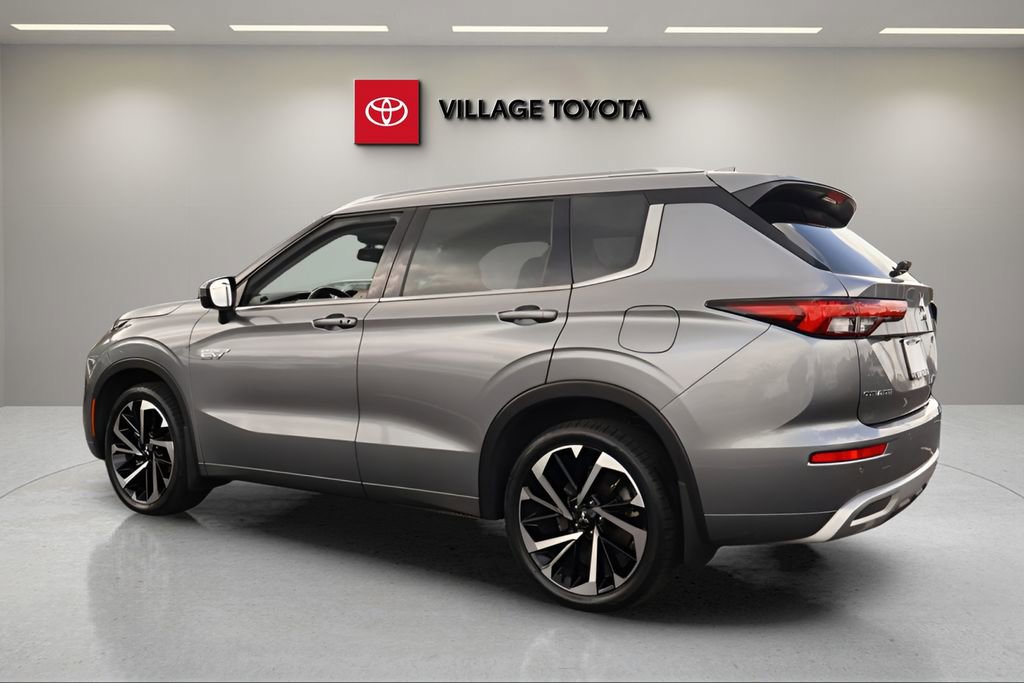 Used 2023 Mitsubishi Outlander SEL AWD/4WD image 3