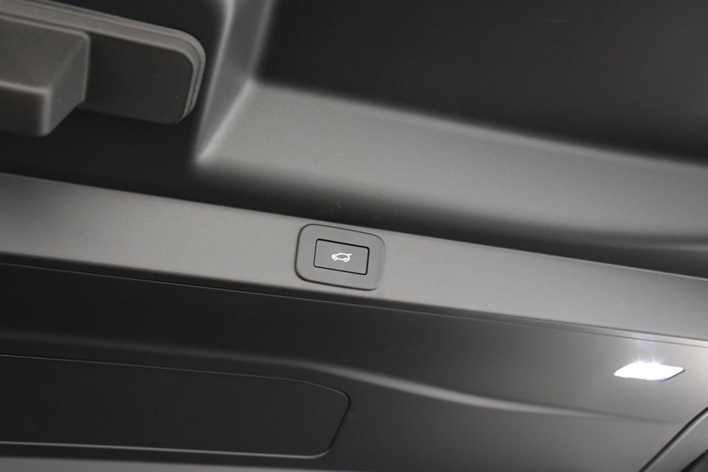 Used 2025 Land Rover Range Rover Autobiography image 24