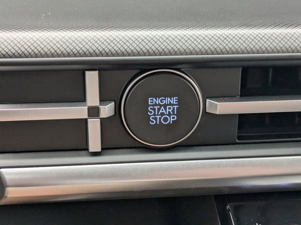 Used 2025 Hyundai Santa Fe SEL image 29