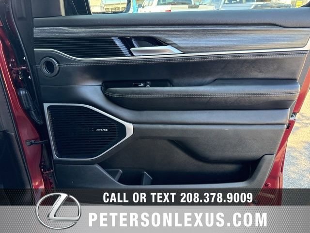 Used 2024 Jeep Wagoneer L Series II w/ Flexible Seating Group AWD/4WD image 12
