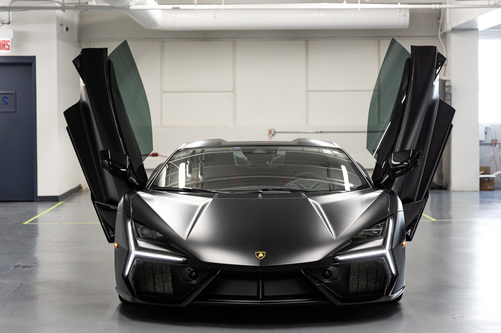 Used 2024 Lamborghini Revuelto AWD/4WD image 31