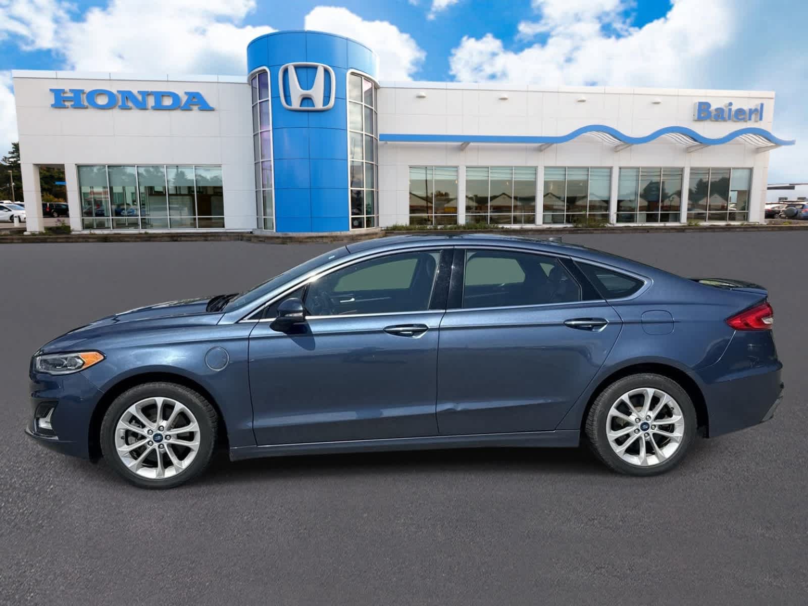 Used 2019 Ford Fusion Energi Titanium FWD image 2